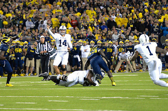 Taco Charlton (33) and Mario Ojemudia (53)