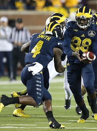 De'Veon Smith (4) and Devin Gardner (98)
