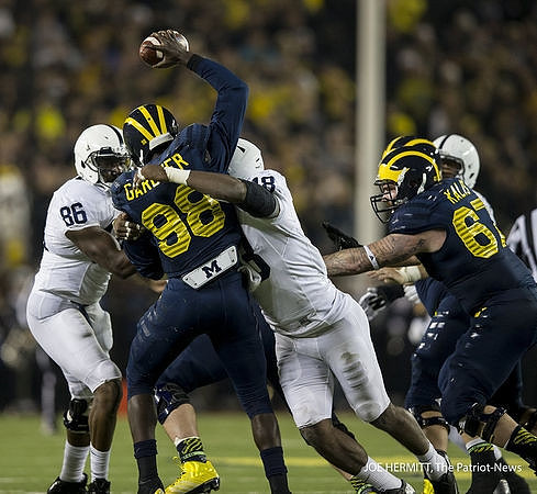 Devin Gardner (98) and Kyle Kalis (67)