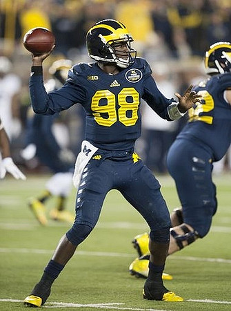 Devin Gardner (98) and Mason Cole (52)