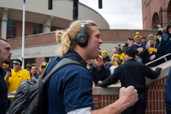 Chase Winovich (15)
