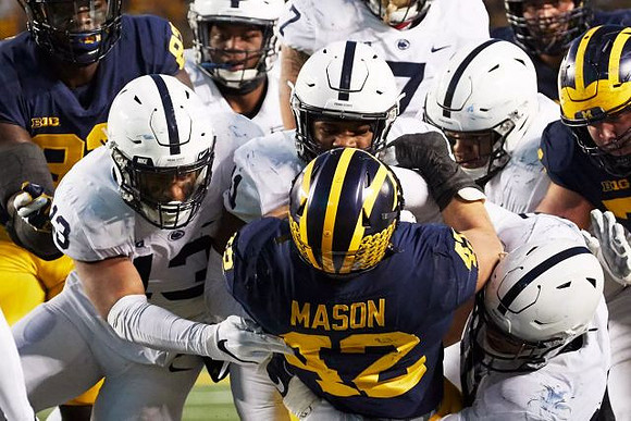Nick Eubanks (82) and Ben Mason (42)