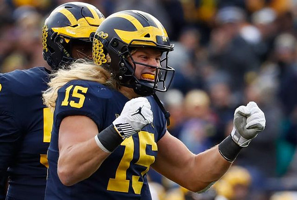 Michael Dwumfour (50) and Chase Winovich (15)