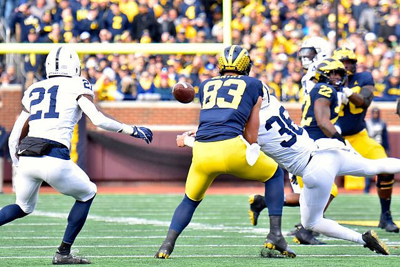 Zach Gentry (83) and Karan Higdon (22)