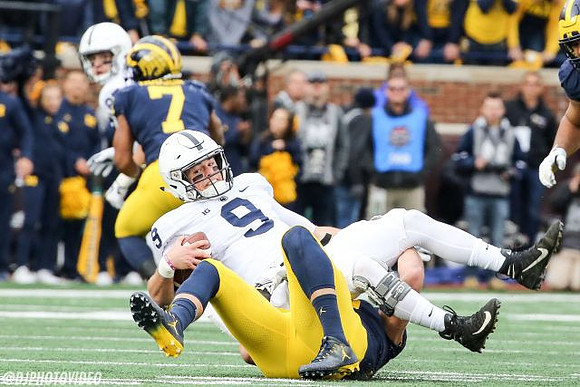 Khaleke Hudson (7) and Chase Winovich (15)