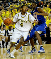 Darius Morris (4)