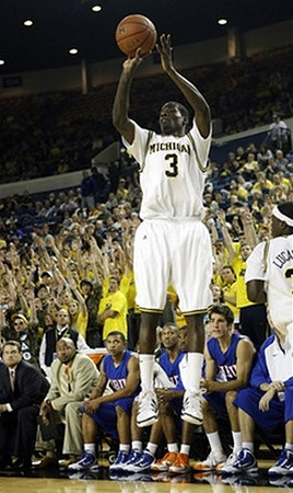 Manny Harris (3) and Laval Lucas-Perry (31)