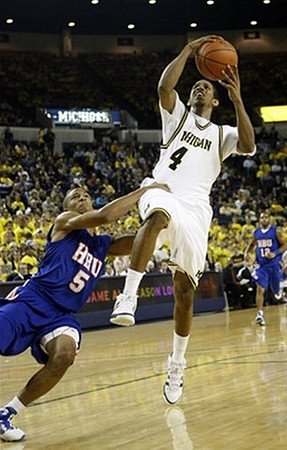 Darius Morris (4)