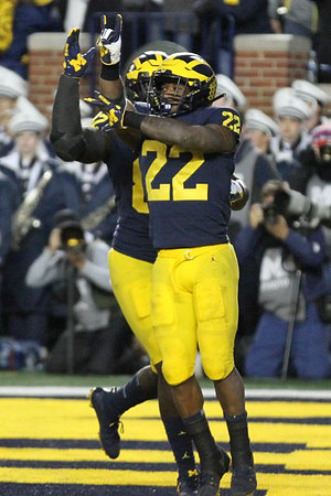 Nick Eubanks (82) and Karan Higdon (22)