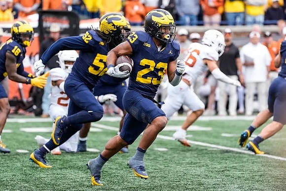 Ja'Den McBurrows (18), Kechaun Bennett (52), and Jordan Marshall (23)