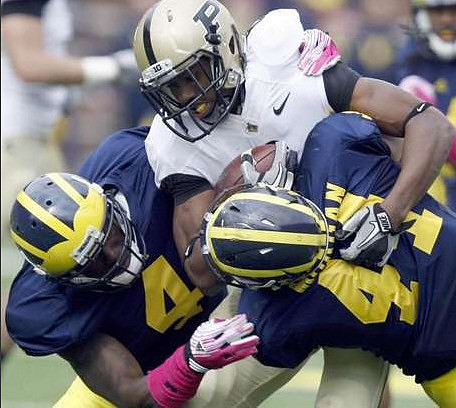 Cameron Gordon (4) and Desmond Morgan (44)
