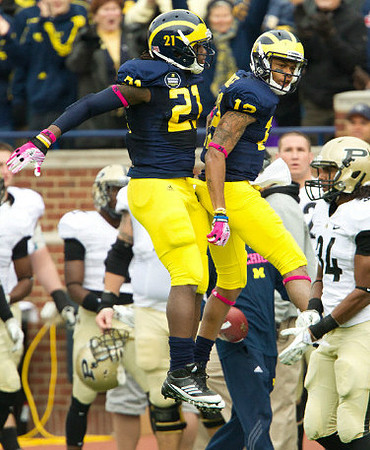 Junior Hemingway (21) and Roy Roundtree (12)