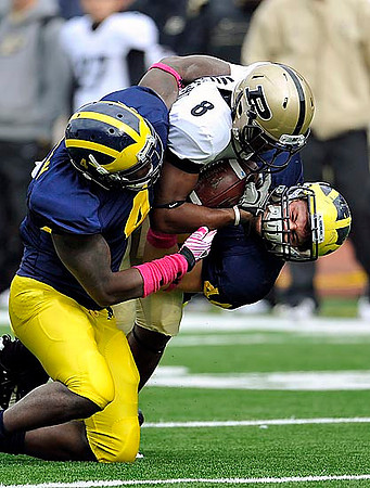Cameron Gordon (4) and Desmond Morgan (44)