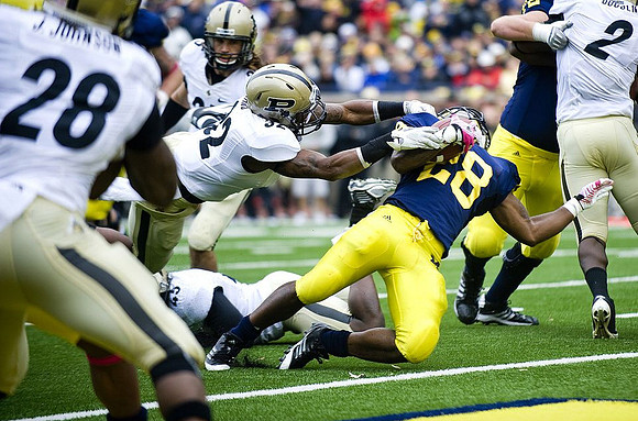 Fitzgerald Toussaint (28) and Mark Huyge (72)