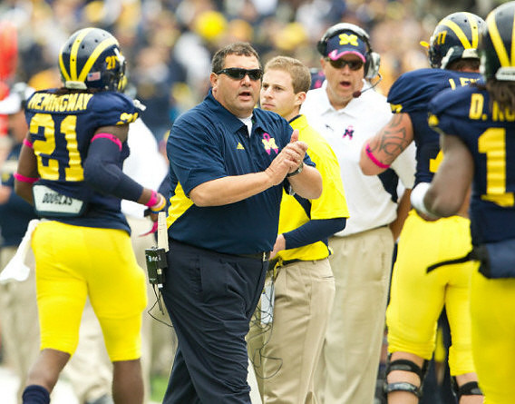 Junior Hemingway (21), Brady Hoke, Taylor Lewan (77), and Denard Robinson (16)