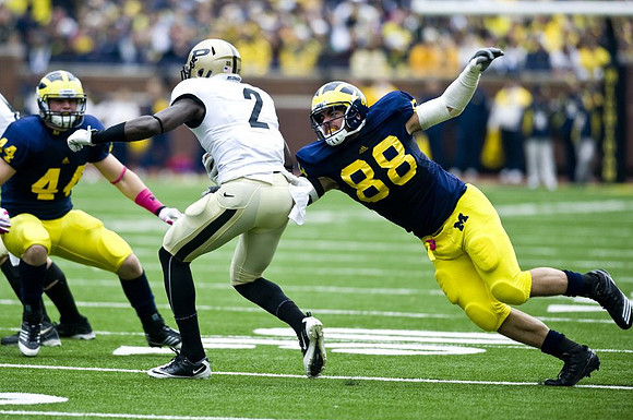 Desmond Morgan (44) and Craig Roh (88)