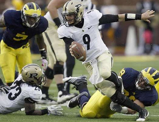 Brandin Hawthorne (7) and Craig Roh (88)