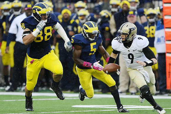 Craig Roh (88) and Courtney Avery (5)