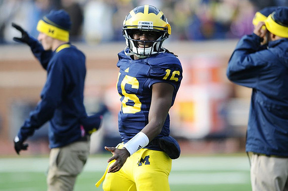 Denard Robinson (16)