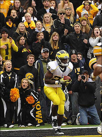 Fitzgerald Toussaint (28) and Vincent Smith (2)