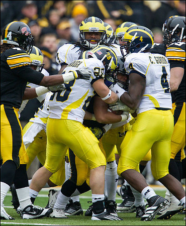 Matthew Cavanaugh (28), Cameron Gordon (4),  and Martavious Odoms (9)
