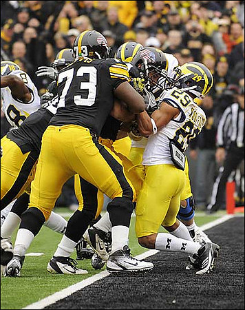 Blake Countess (18) and Troy Woolfolk (29)