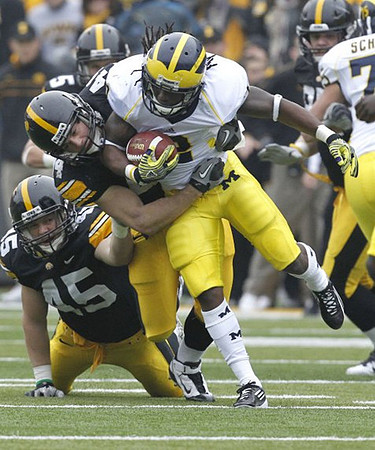 Vincent Smith (2) and Michael Schofield (75)