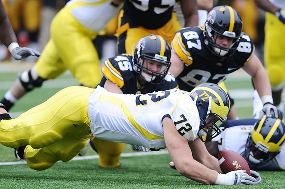 Mark Huyge (72) and Devin Gardner (7)