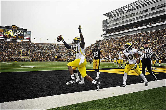Junior Hemingway (21) and Jeremy Gallon (10)