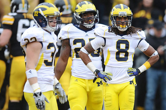 Jordan Kovacs (32), Kenny Demens (25), and J.T. Floyd (8)