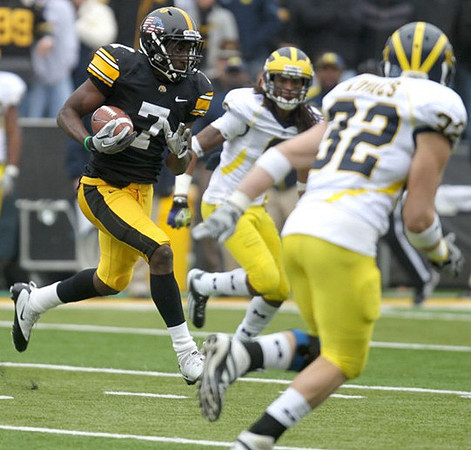 J.T. Floyd (8) and Jordan Kovacs (32)