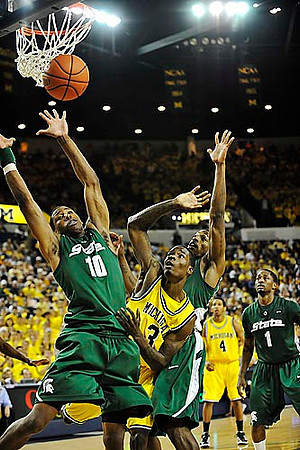 Manny Harris (3) and Darius Morris (4)