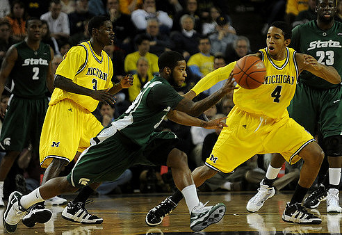 Manny Harris (3) and Darius Morris (4)
