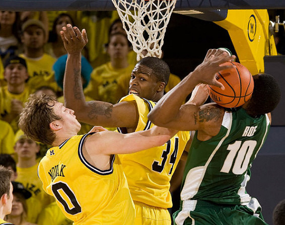 Zack Novak (0) and DeShawn Sims (34)
