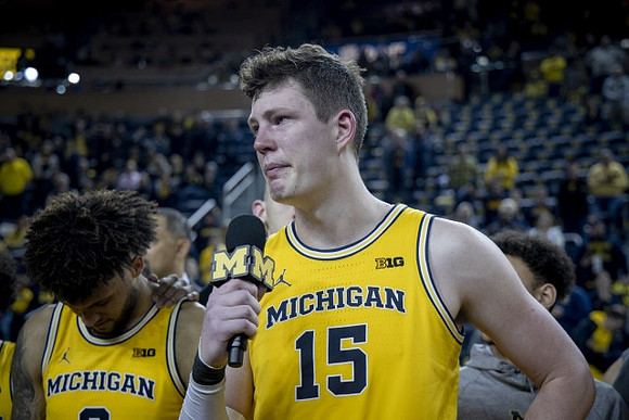 Isaiah Livers (2) and Jon Teske (15)