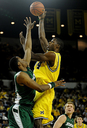 DeShawn Sims (34) and Stu Douglass (1)