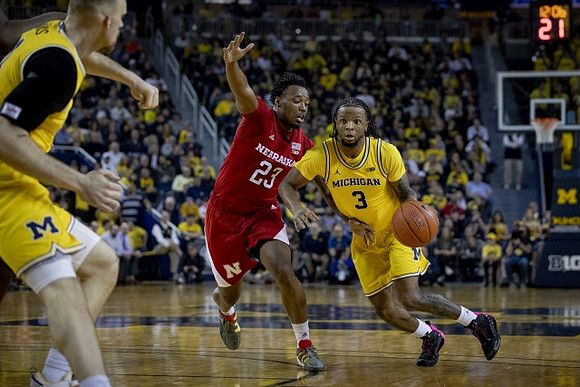 Austin Davis (51) and Zavier Simpson (3)
