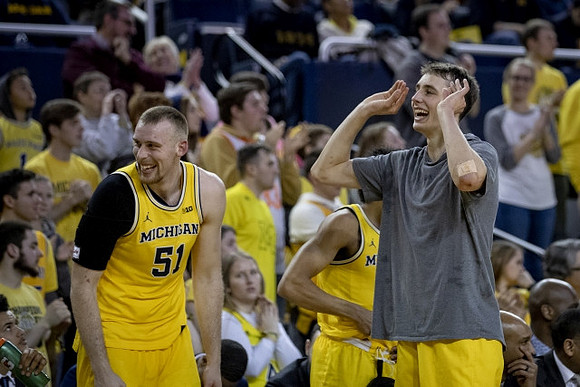 Austin Davis (51) and Franz Wagner (21)