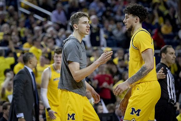 Juwan Howard, Jon Teske (15), Franz Wagner (21), and Brandon Johns Jr. (23)
