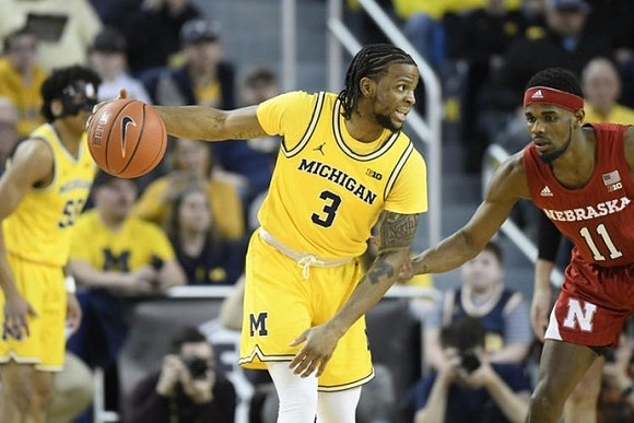 Eli Brooks (55) and Zavier Simpson (3)