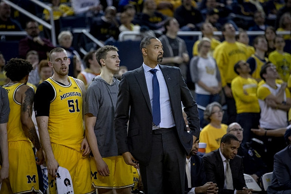 Isaiah Livers (2), Austin Davis (51), Franz Wagner (21), Juwan Howard, and Howard Eisley