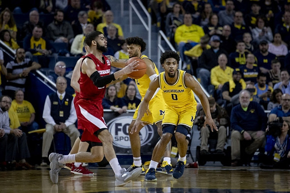 Isaiah Livers (2) and David DeJulius (0)