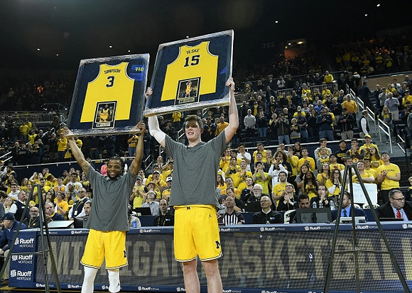 Zavier Simpson (3) and Jon Teske (15)
