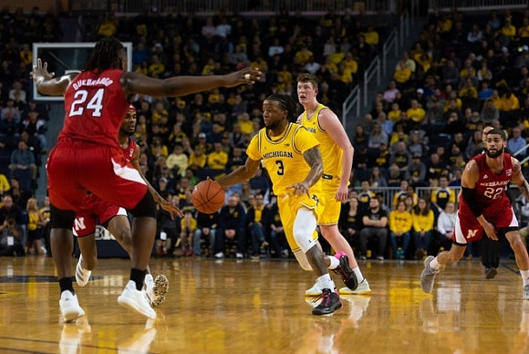 Zavier Simpson (3) and Jon Teske (15)