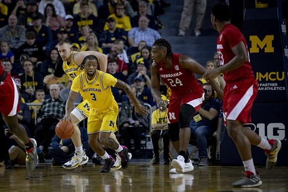 Austin Davis (51) and Zavier Simpson (3)