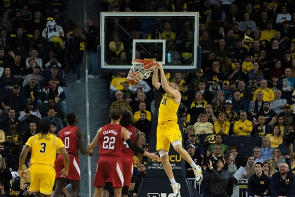 Zavier Simpson (3) and Austin Davis (51)