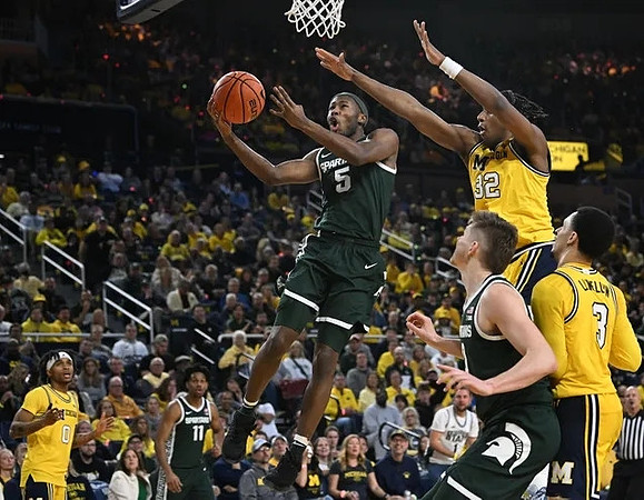 Dug McDaniel (0), Tarris Reed Jr. (32), and Jaelin Llewellyn (3)