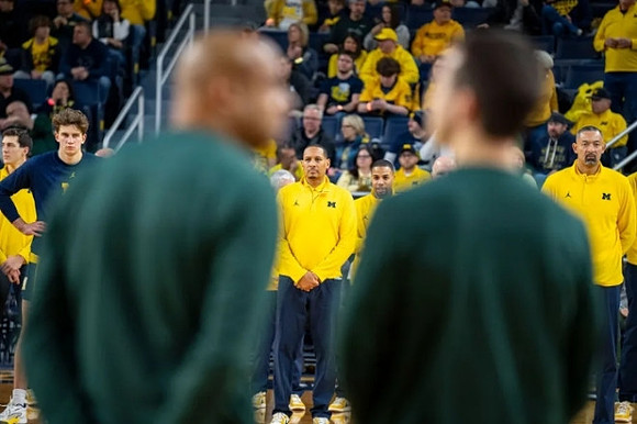 Will Tschetter (42), Howard Eisley, and Juwan Howard