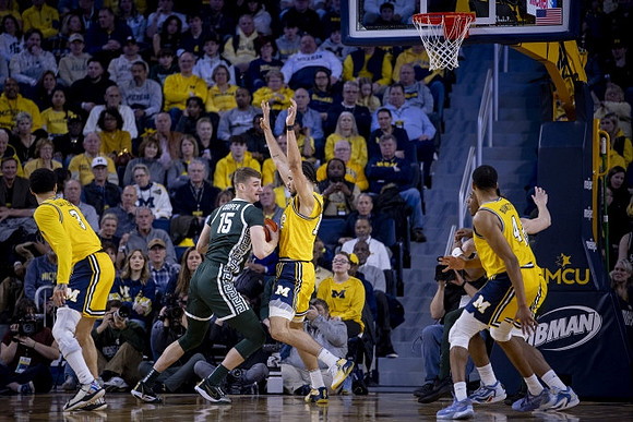 Jaelin Llewellyn (3), Olivier Nkamhoua (13), and Nimari Burnett (4)