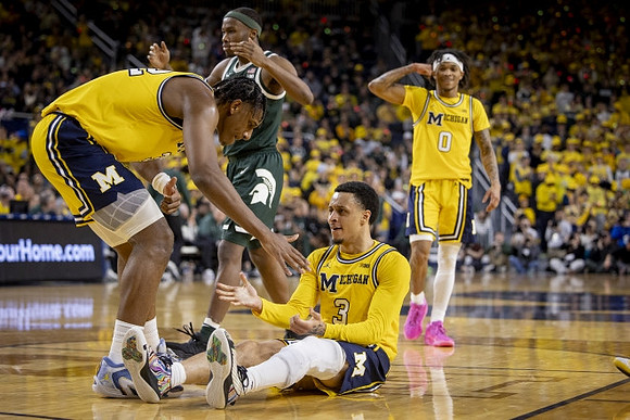Tarris Reed Jr. (32), Jaelin Llewellyn (3), and Dug McDaniel (0)